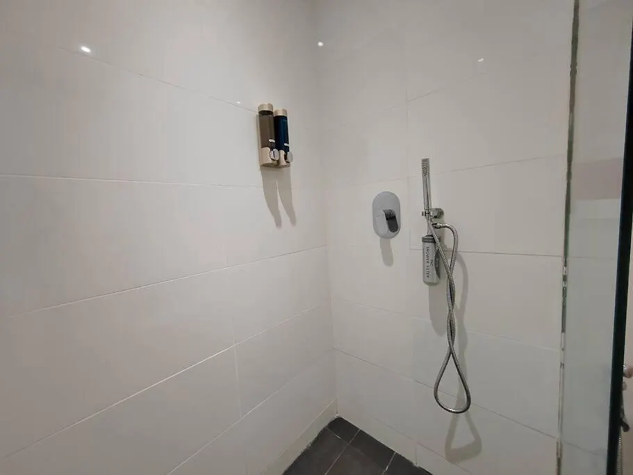 Mont Kiara Hyatt Arcoris Sunway 163 2-Bedroom With Balcony 2-4Pax Апартаменты
