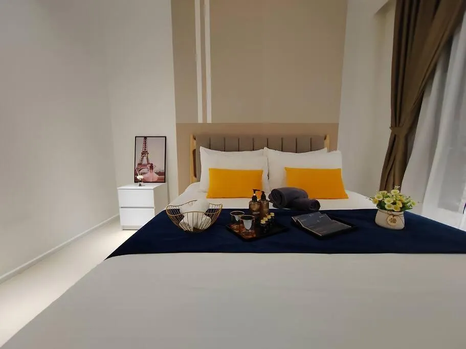 Mont Kiara Hyatt Arcoris Sunway 163 2-Bedroom With Balcony 2-4Pax Малайзия